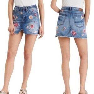 American Eagle Floral Embroidered Denim Skirt Size 2